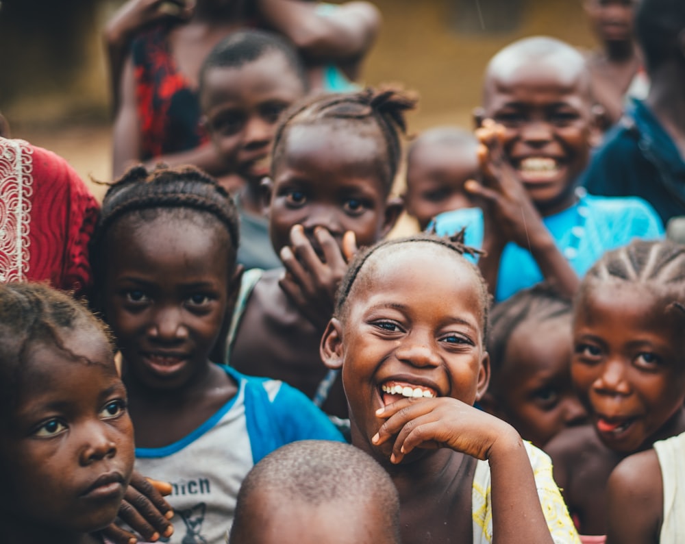 Enfants d'une communauté ivoirienne — image temporaire à remplacer par une photographie de terrain RZB avec consentement (Iwaria / Nappy / shooting Abidjan)